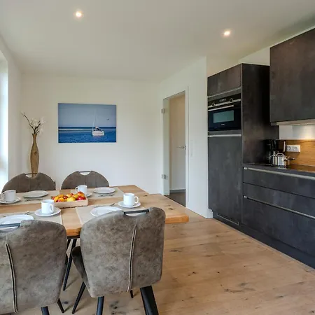 Strandhaus 11 *